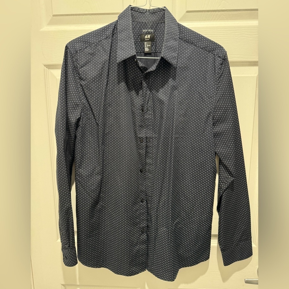 H&M Blue Casual Button Down Shirt with Subtle Pattern